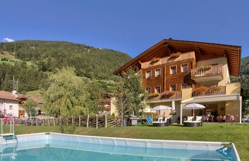 Pracupola Apartment | Hotel Apartment 'Naturresidenz Theistadl Apt201' with Lake View & Shared Pool