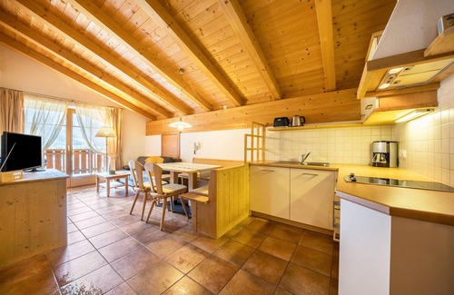 Pracupola Apartment | Hotel Apartment 'Naturresidenz Theistadl Apt 302' with Lake View & Shared Pool