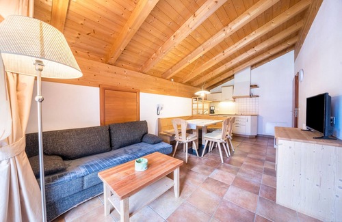 Pracupola Apartment | Hotel Apartment 'Naturresidenz Theistadl Apt 302' with Lake View & Shared Pool