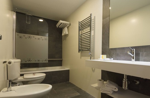 Ainsa Hotel | Hotel Apolo