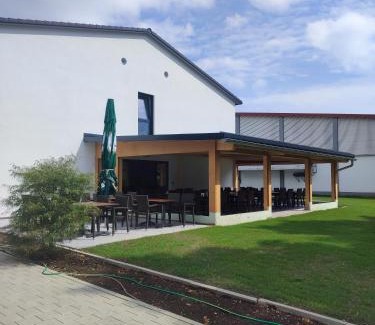Ichenhausen Bed & Breakfast | Hotel & Appartements Nice Garni