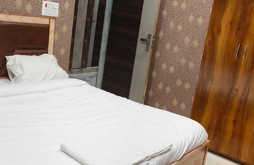 Maham Hotel | Hotel Aqua Fun King land haveli