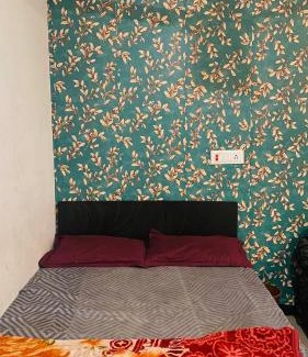 Shujalpur Hotel | Hotel Area 42