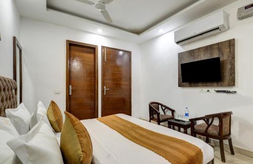 Chhatarpur Bed & Breakfast | Hotel Aron By The Premium Villa