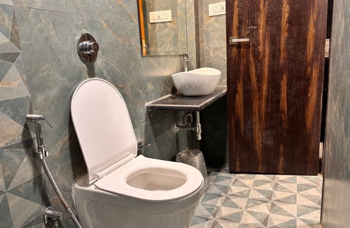 Borivali West Hotel | HOTEL ARTS PALACE