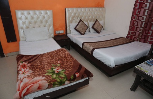 Old Delhi Hotel | Hotel Aura Deluxe