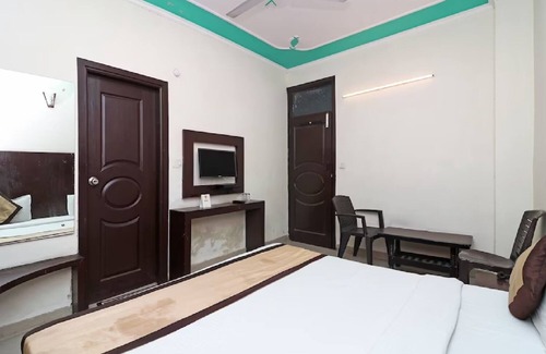 Old Delhi Hotel | Hotel Aura Deluxe