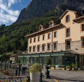 Penarrubia Hotel | Hotel Balneario La Hermida