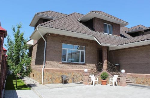 Zarichnyi District House | Hotel Barin House готель с бомбосховищем