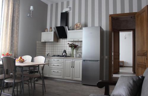 Zarichnyi District House | Hotel Barin House готель с бомбосховищем