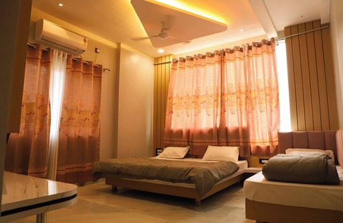 Omkareshwar Hotel | Hotel Bholenath