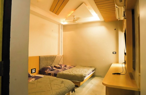Omkareshwar Hotel | Hotel Bholenath