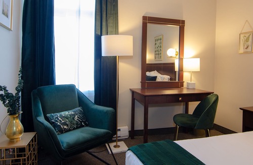 Sainte-Marie House | Hotel Boutique Queen Room with terrace access in front of metro