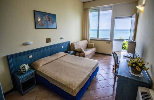 Gabicce Mare Hotel | Hotel Capo Est