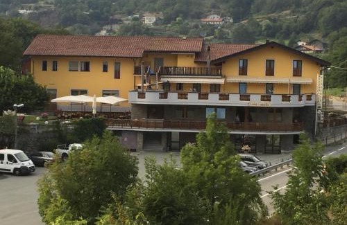 Montjovet Hotel | Hotel Castello
