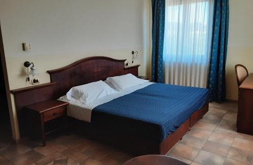 Pietradefusi Hotel | Hotel Castello Torre in Pietra