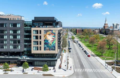 Cincinnati Hotel | Hotel Celare, Cincinnati Midtown, a Tribute Portfolio Hotel