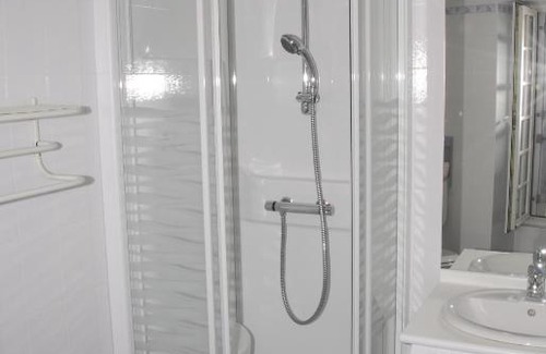 Cerilly Hotel | Hotel Chez Chaumat