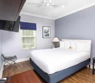 Near West Side Hotel | Hotel Chicago West Loop, SureStay Collection by Best Western
