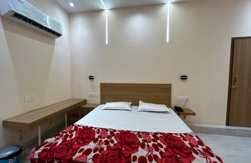 Sitarganj Hotel | Hotel City Center Nanakmatta
