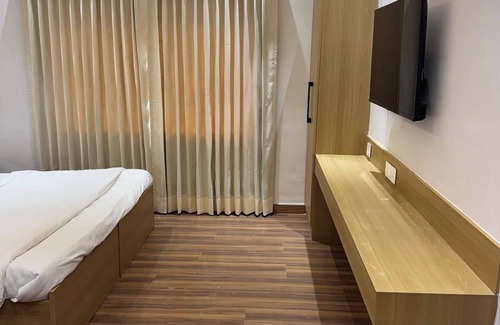 Gurugram Hotel | Hotel Clay Inn