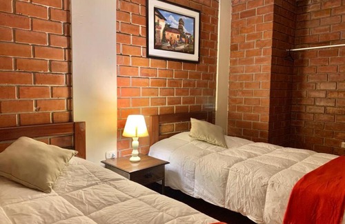 San Vicente de Canete Hotel | Hotel Colibri
