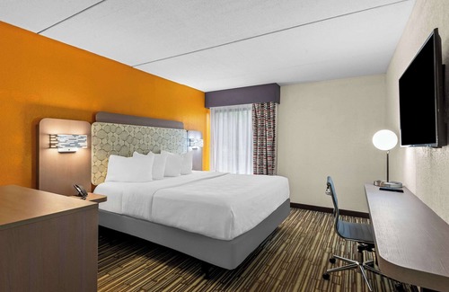 East Syracuse Hotel | Hotel Concord Syracuse, an Ascend Collection Hotel