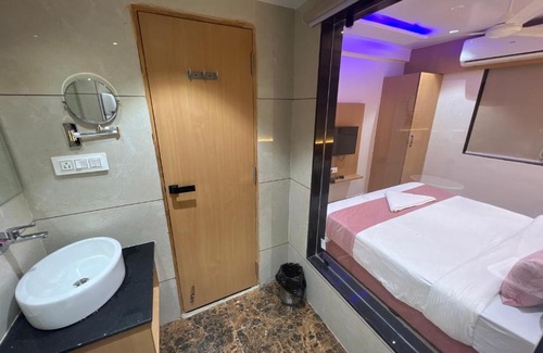 Surat Hotel | Hotel Cozzy Pelace