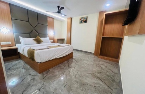 Goregaon West Hotel | Hotel Crystal Castle