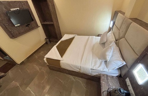 Goregaon West Hotel | Hotel Crystal Castle