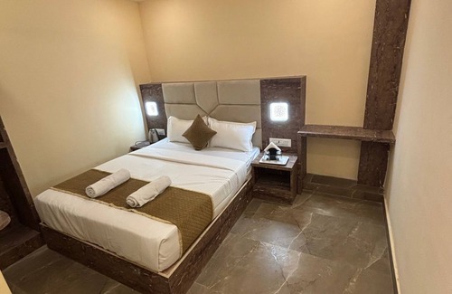 Goregaon West Hotel | Hotel Crystal Castle