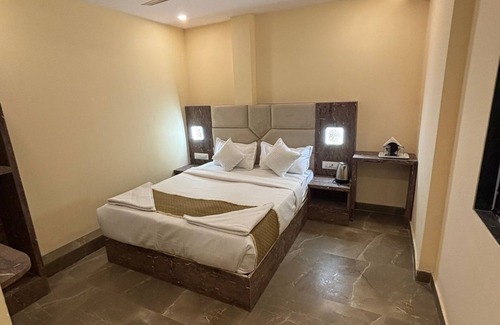 Goregaon West Hotel | Hotel Crystal Castle