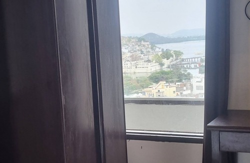 Lake Swaroop Sagar Hotel | Hotel Darbargarh, Udaipur