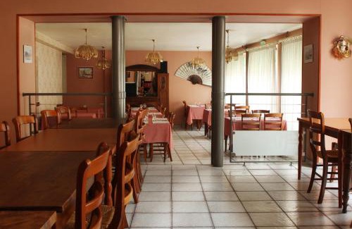 Sauxillanges Hotel | Hotel De L'Abbaye