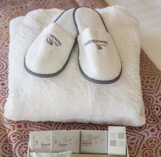 Le Tronchet Hotel | Hotel de L'Abbaye Le Tronchet - Handwritten Collection