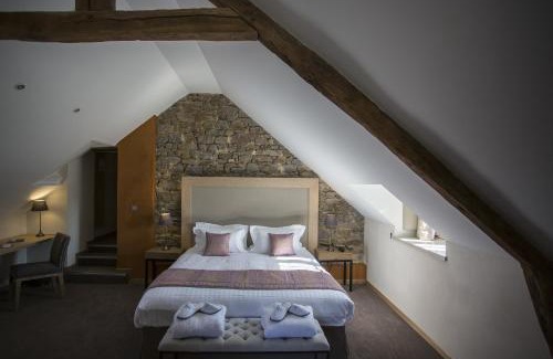 Le Tronchet Hotel | Hotel de L'Abbaye Le Tronchet - Handwritten Collection