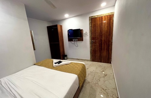 Goregaon West Hotel | Hotel Delmond Prime