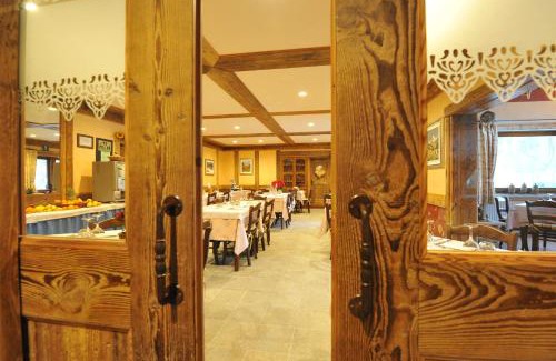 Antey-Saint-Andre Hotel | Hotel Des Roses