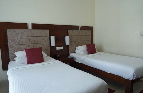 Kuppaayil Hotel | Hotel Devaragam