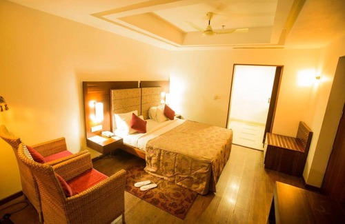 Kuppaayil Hotel | Hotel Devaragam