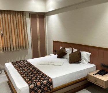 Solapur Hotel | Hotel Dhanashri