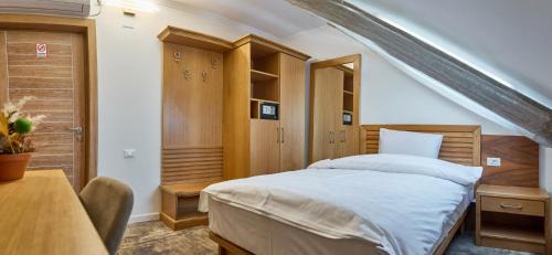 Ramnicu Sarat Hotel | Hotel Eden