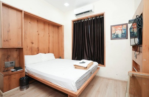 J B Nagar Hotel | Hotel Elegance Nx