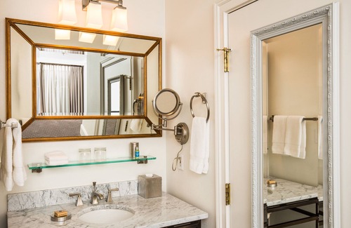 West Campus Hotel | Hotel Ella