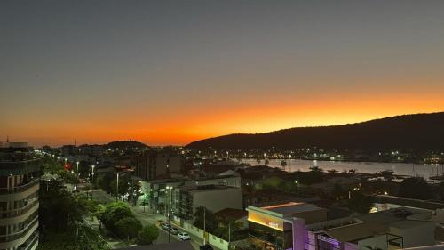 Passagem Apartment | Hotel em CABO FRIO Cond Royale - Av N S Assunção 239, bairro Passagem - un 229