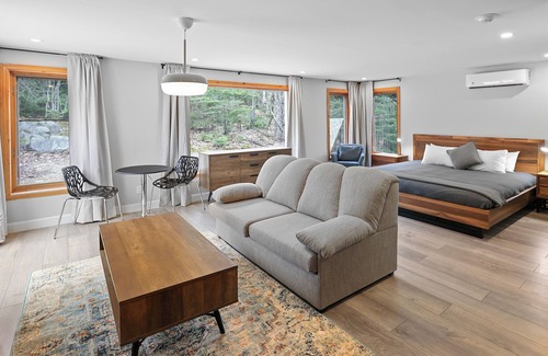 Val Morin Cabin | Hotel Far Hills
