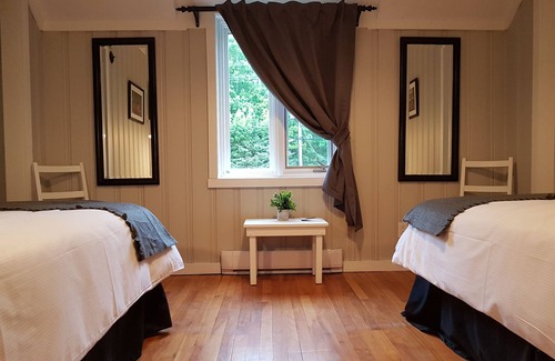 Val Morin Cabin | Hotel Far Hills