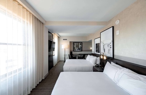 Downtown Des Moines Hotel | Hotel Fort Des Moines, Curio Collection by Hilton