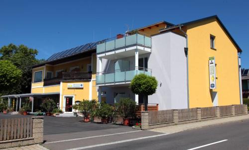Feldbach Bed & Breakfast | Hotel & Frühstückspension Raabtal