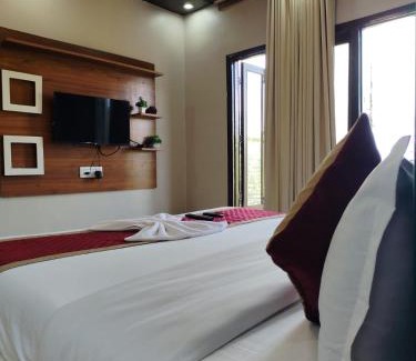 Dalhousie Hotel | Hotel Full Moon Night